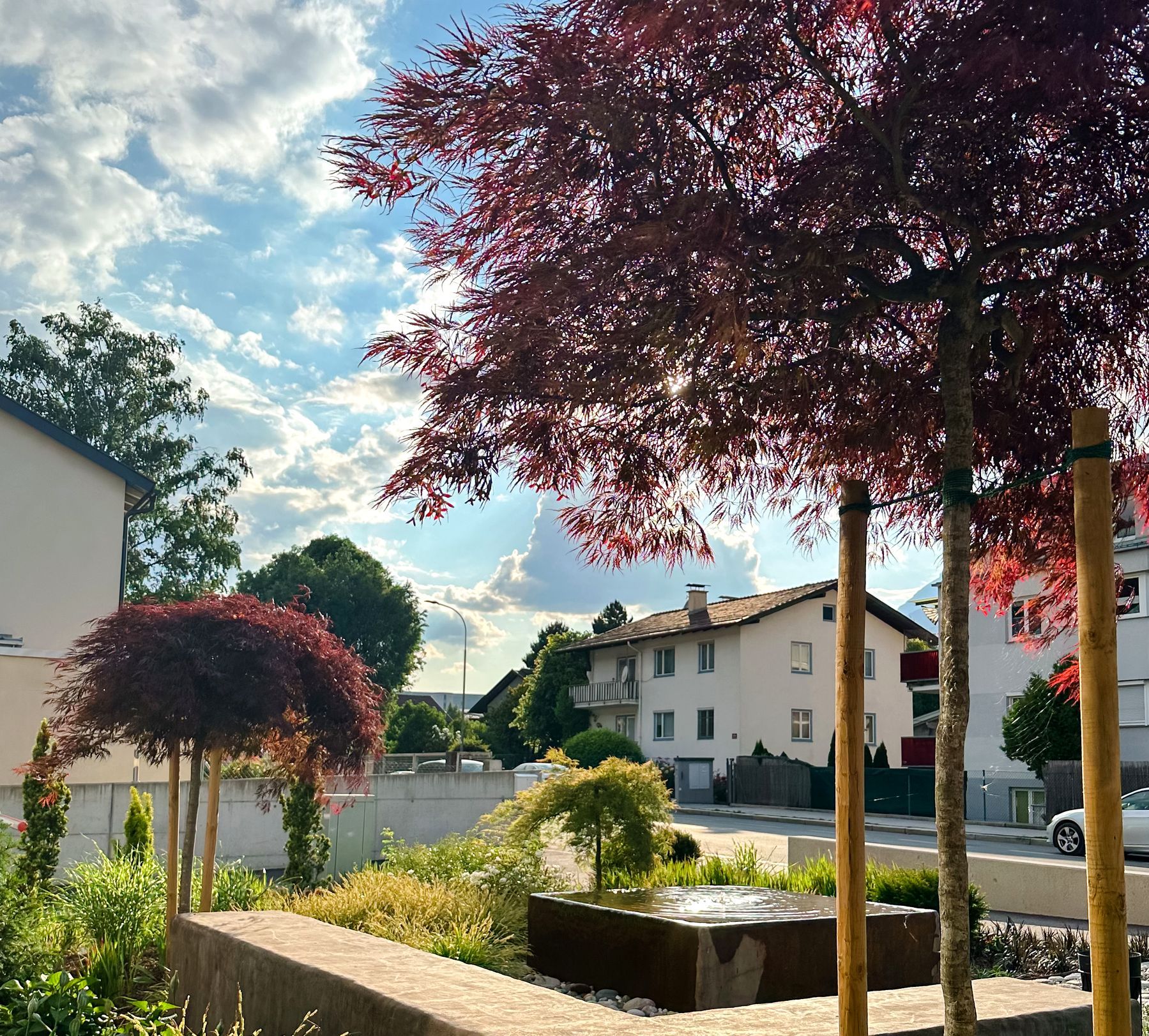 Manufakturstück im Garten