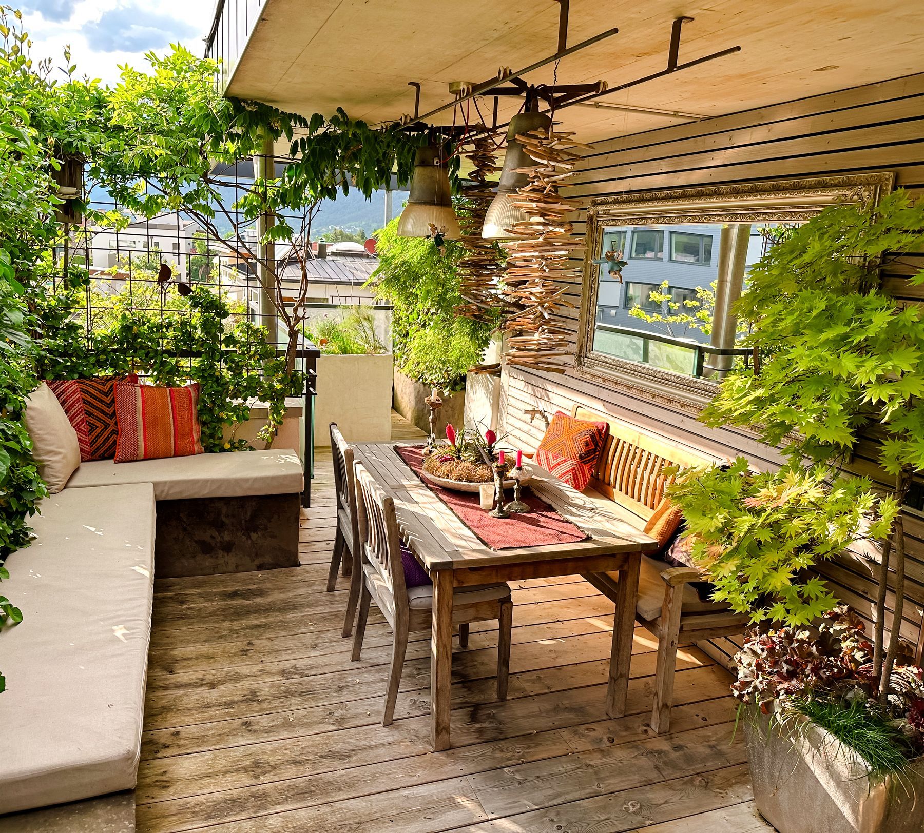 Sitzterrasse mit Pflanzung