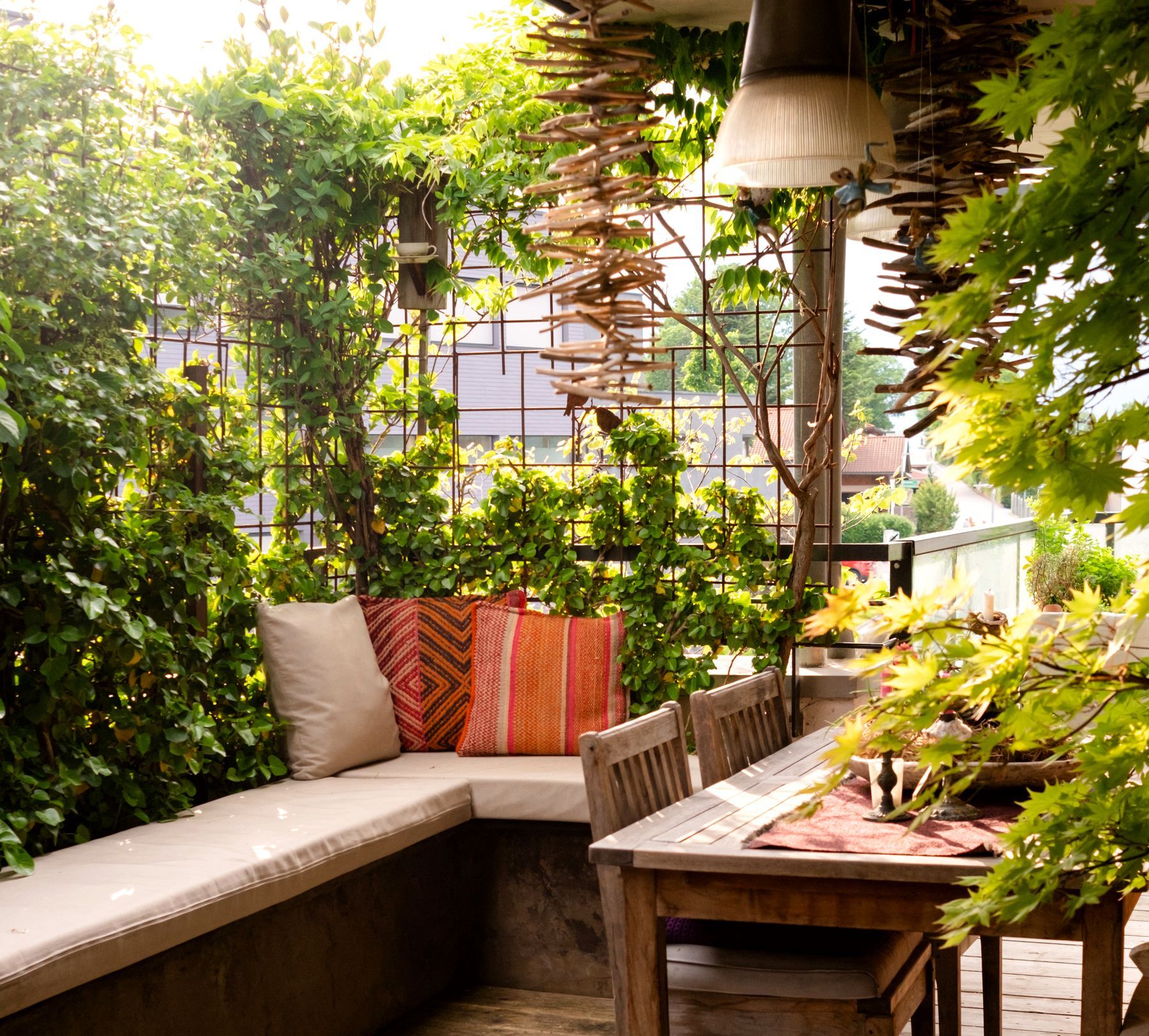 Sitzterrasse mit Pflanzung